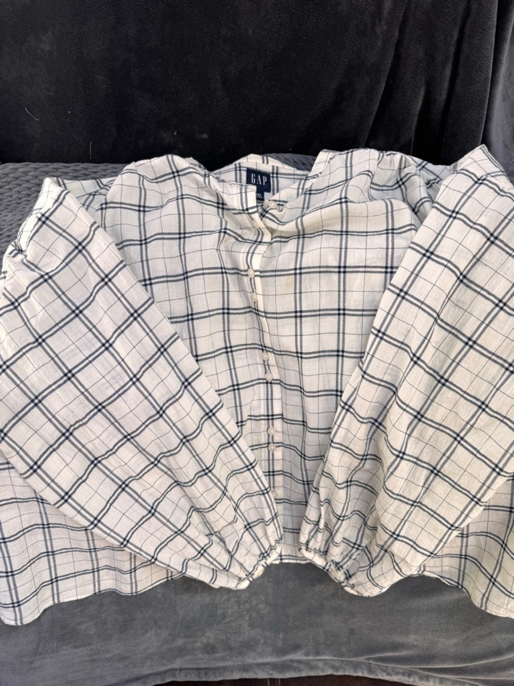 ⬇️⬇️⬇️ PRICE DROP ‼️GAP White and Navy Plaid Button-Front Blouse